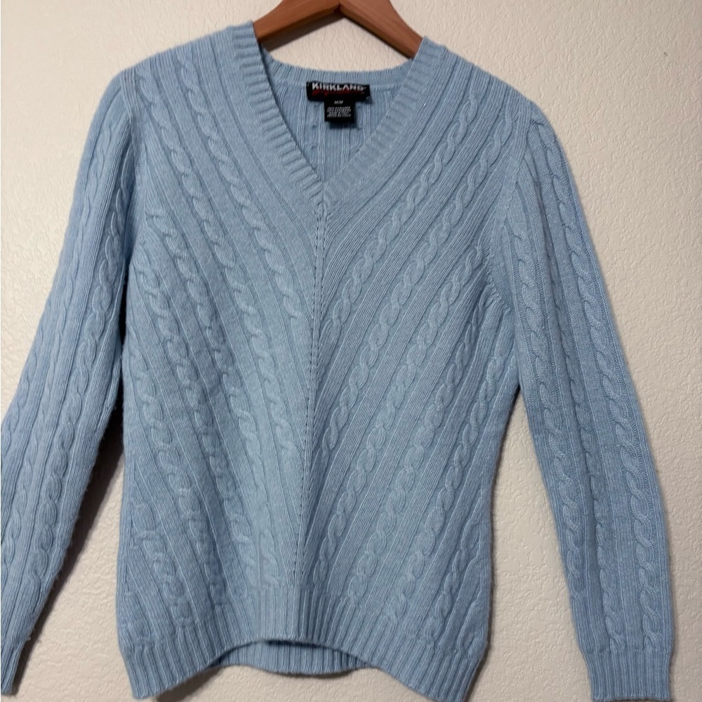Vintage Cashmere Kirkland Baby Blue V-Neck Cable Knit Sweater Made in Italy. M‎